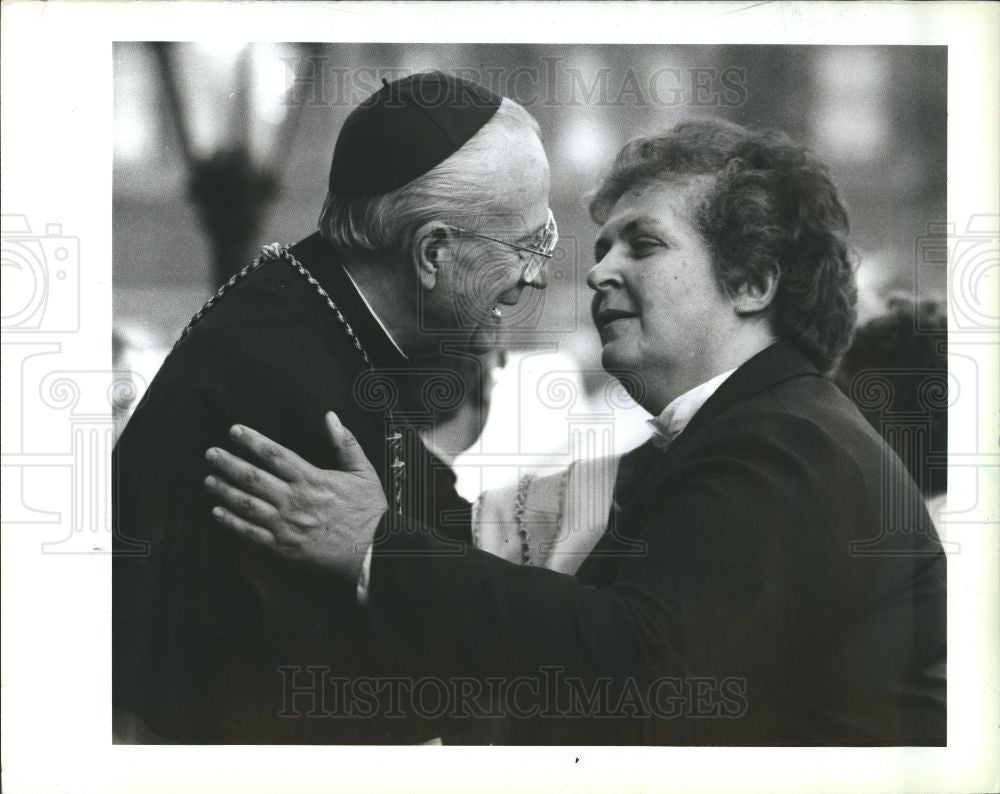 1988 Press Photo Cardinal Edmund Szoka Mary Walenta - Historic Images