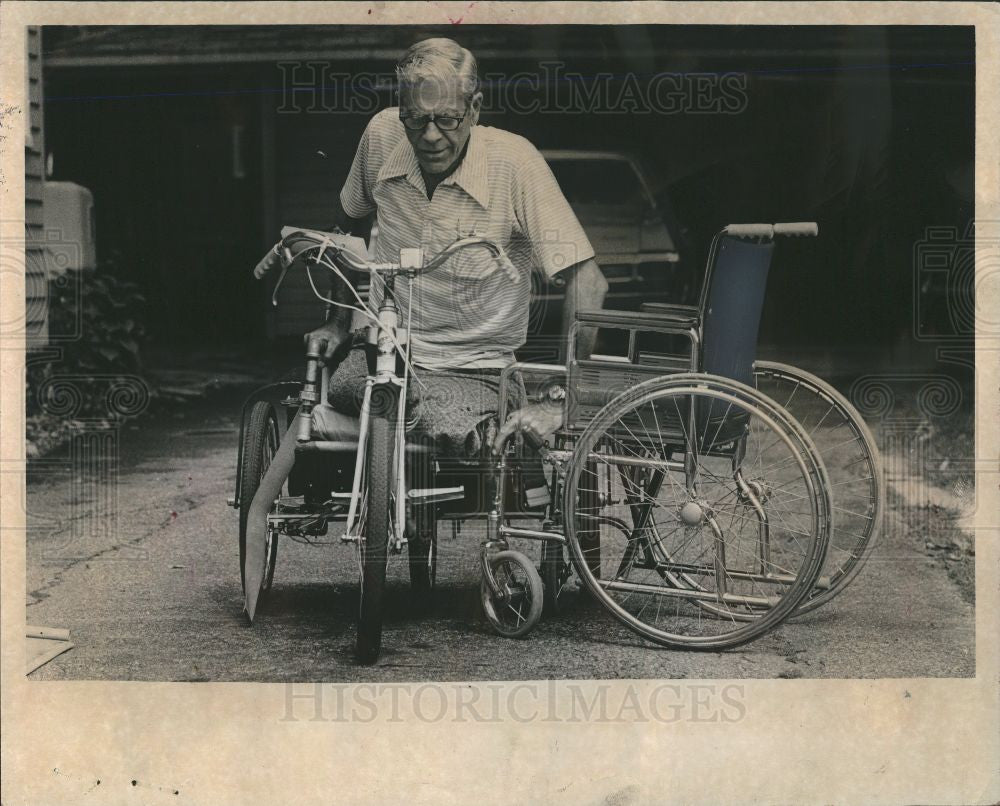 Press Photo Turrell  Detroit Edison Employee - Historic Images