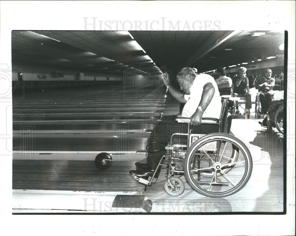 1992 Press Photo Walt Runchey Wins Wheelchair Bowling - Historic Images