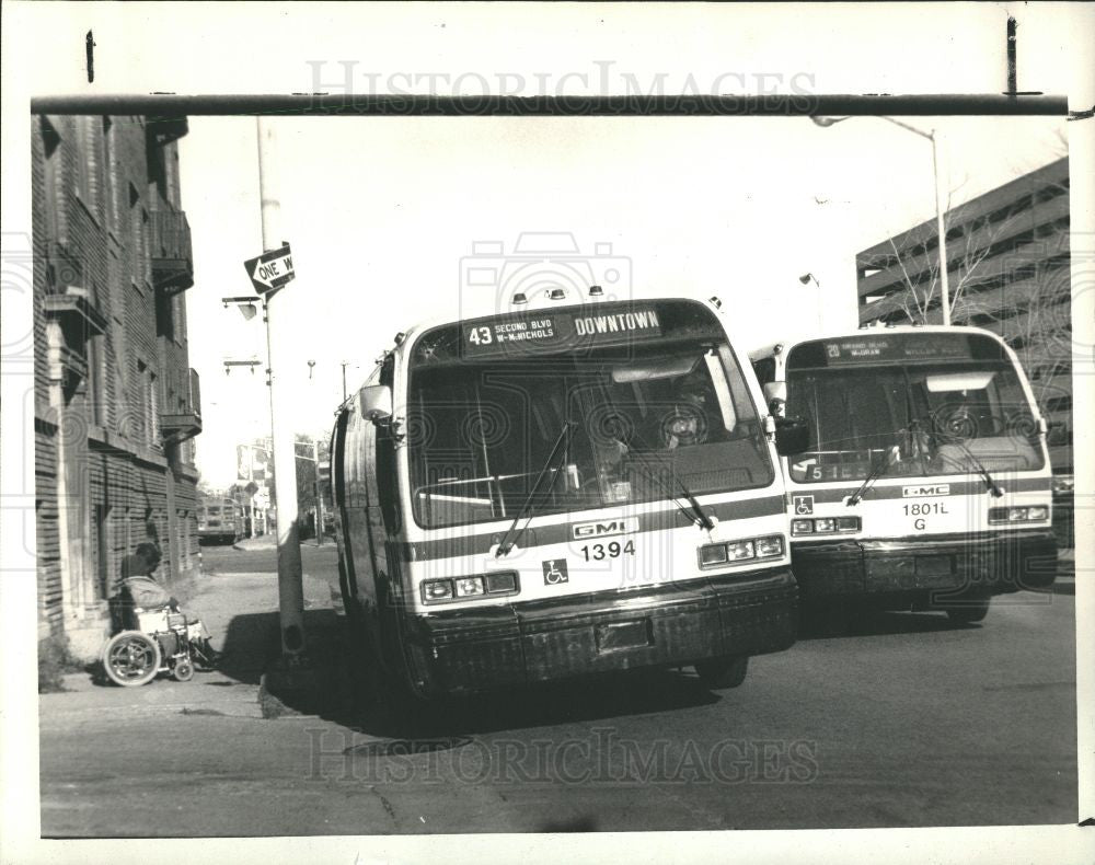 1987 Press Photo Handicapped Bus - Historic Images