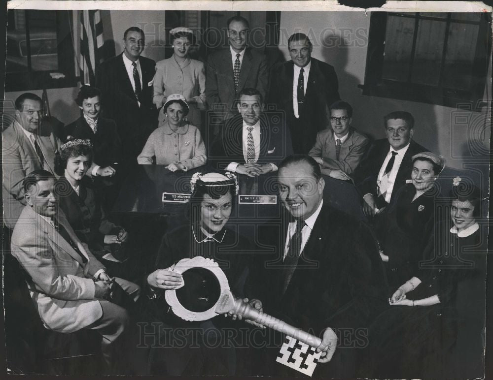 1955 Press Photo Hamtramck Key to City - Historic Images