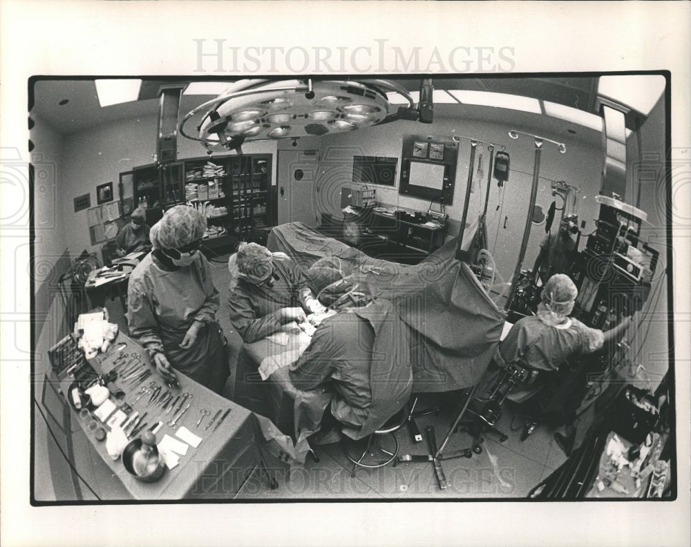 1988 Press Photo Detroit Receiving Hospital - Historic Images