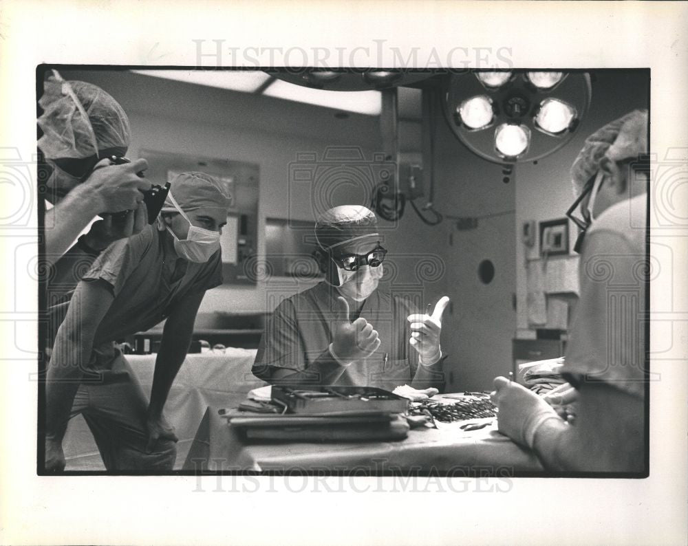 1988 Press Photo Busuito hand reattachement - Historic Images