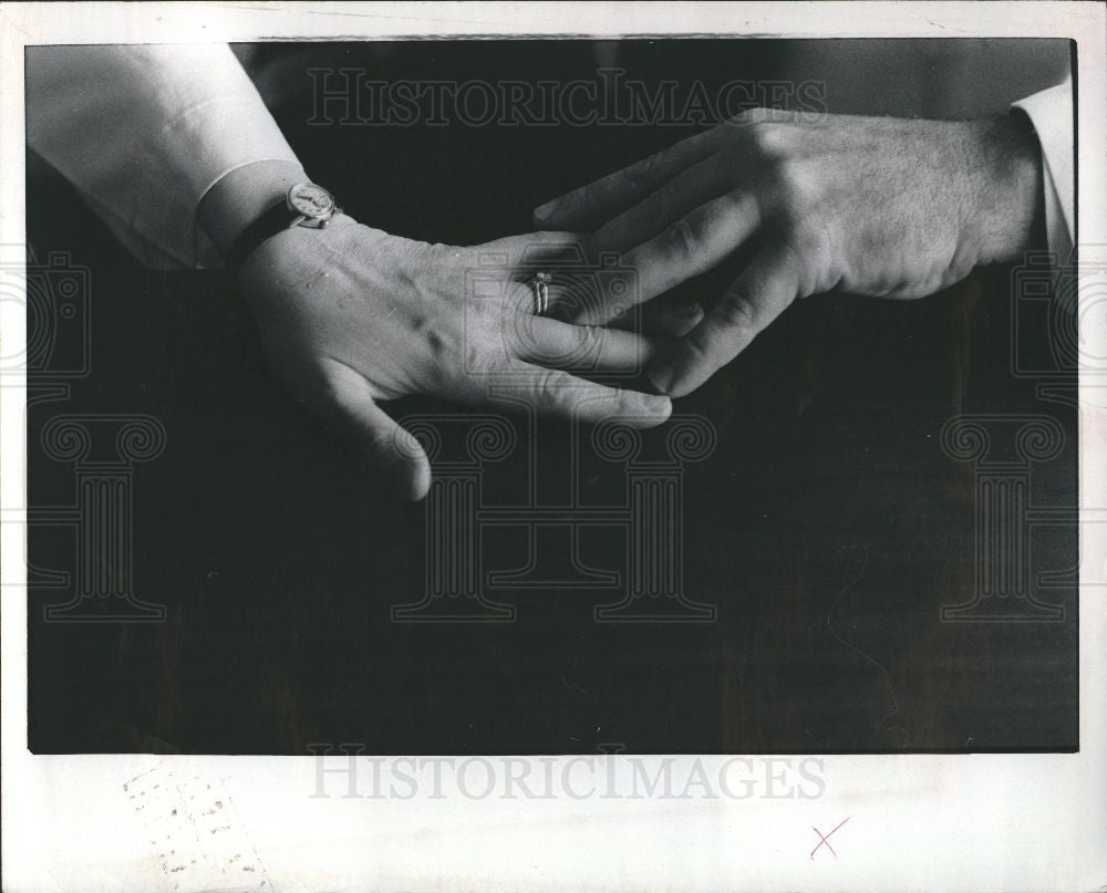 1973 Press Photo Hand - Historic Images