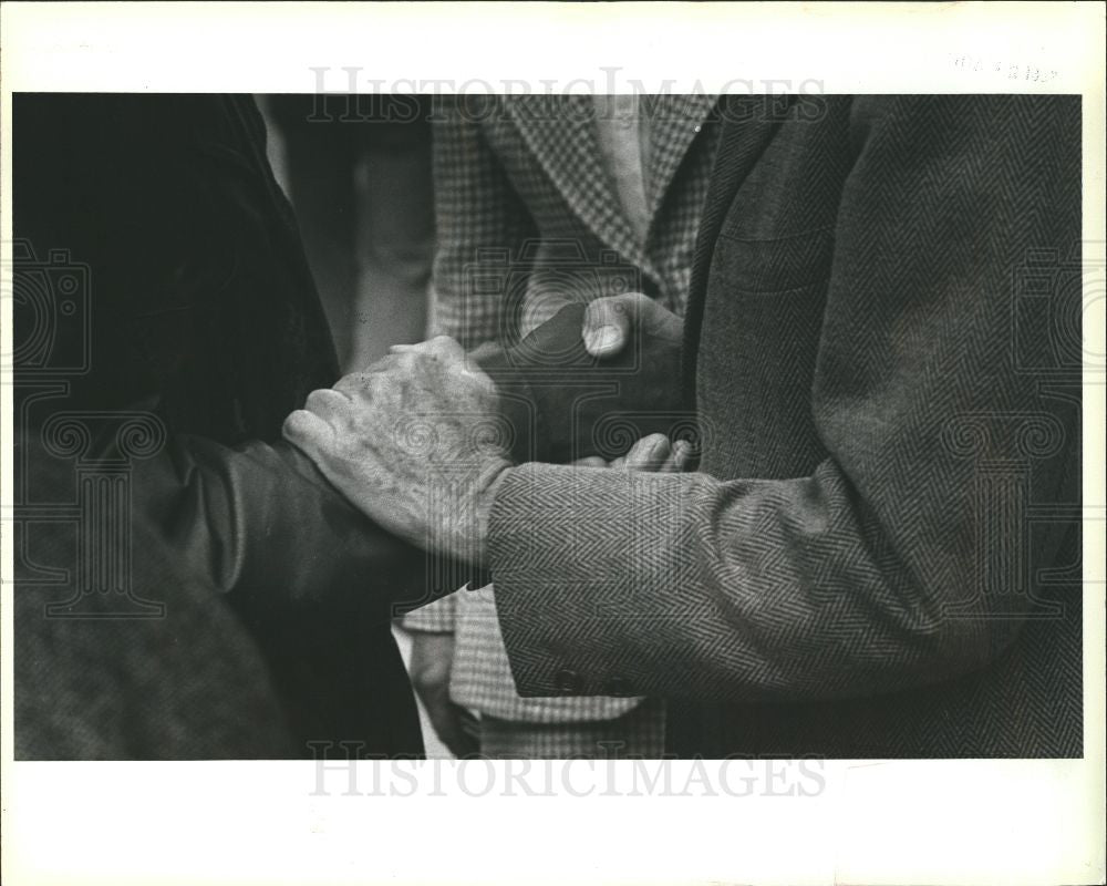 1978 Press Photo Hands, gathering, people - Historic Images