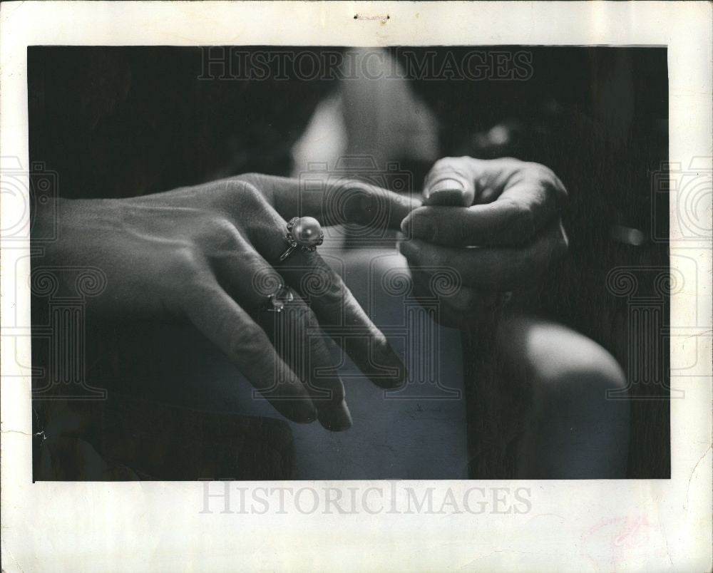 1963 Press Photo hands John - Historic Images
