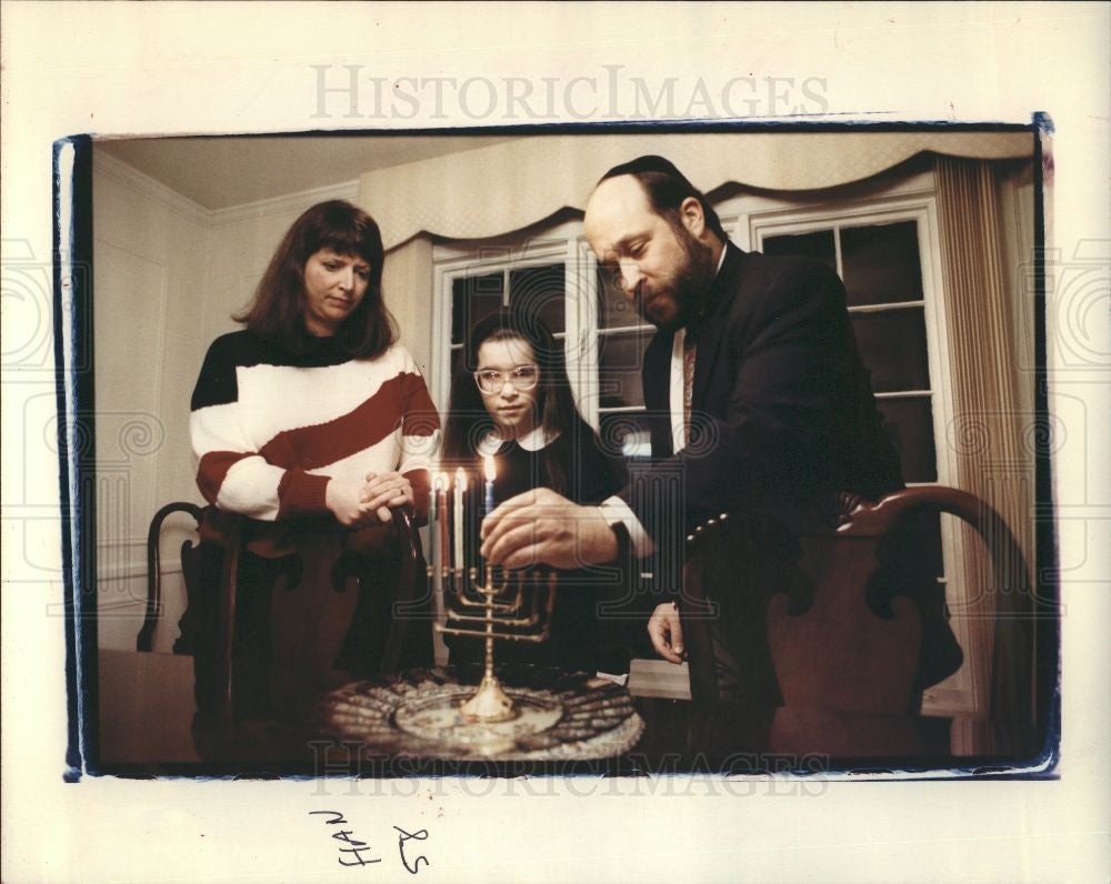 1992 Press Photo Shelley Michael Eizelman Hanukkah - Historic Images