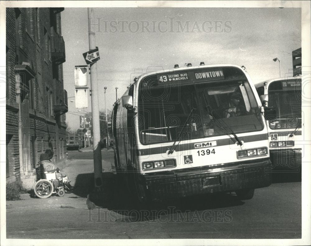 1987 Press Photo Handicapped Bus - Historic Images