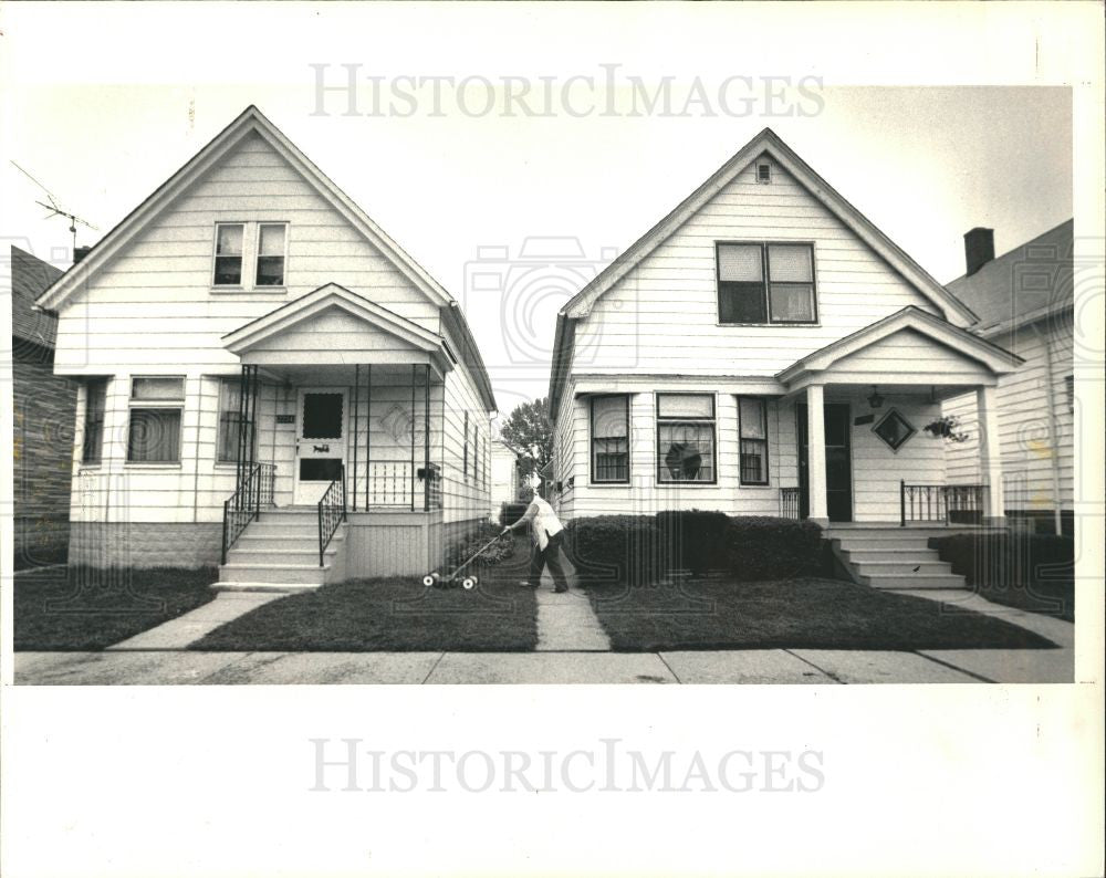 1987 Press Photo lawn mowing grass mower maintenance - Historic Images