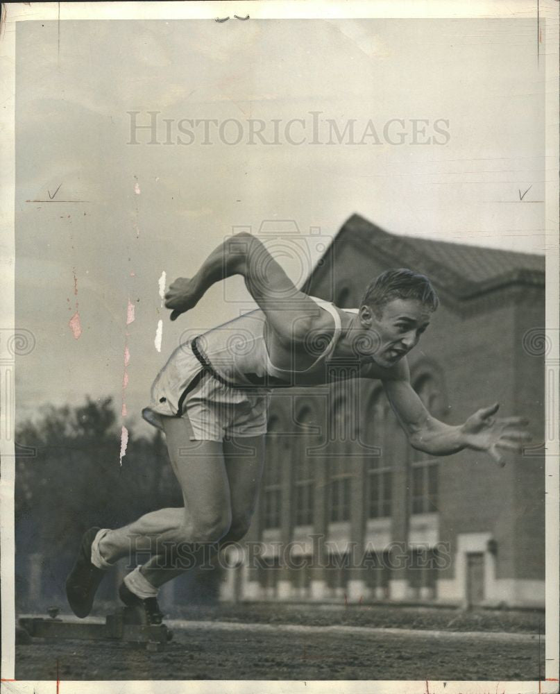 1942 Press Photo Alfred Thomas Track Michigan Detroit - Historic Images