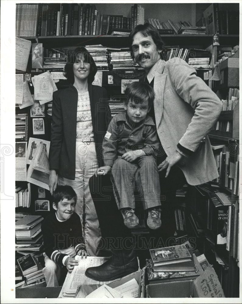 1984 Press Photo Robert Thibodeau mayflower bookstore - Historic Images
