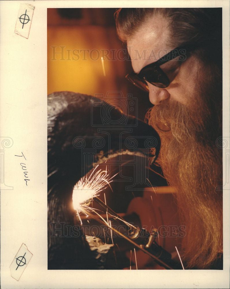 1989 Press Photo Don Thibodeaux using acetylene torch - Historic Images