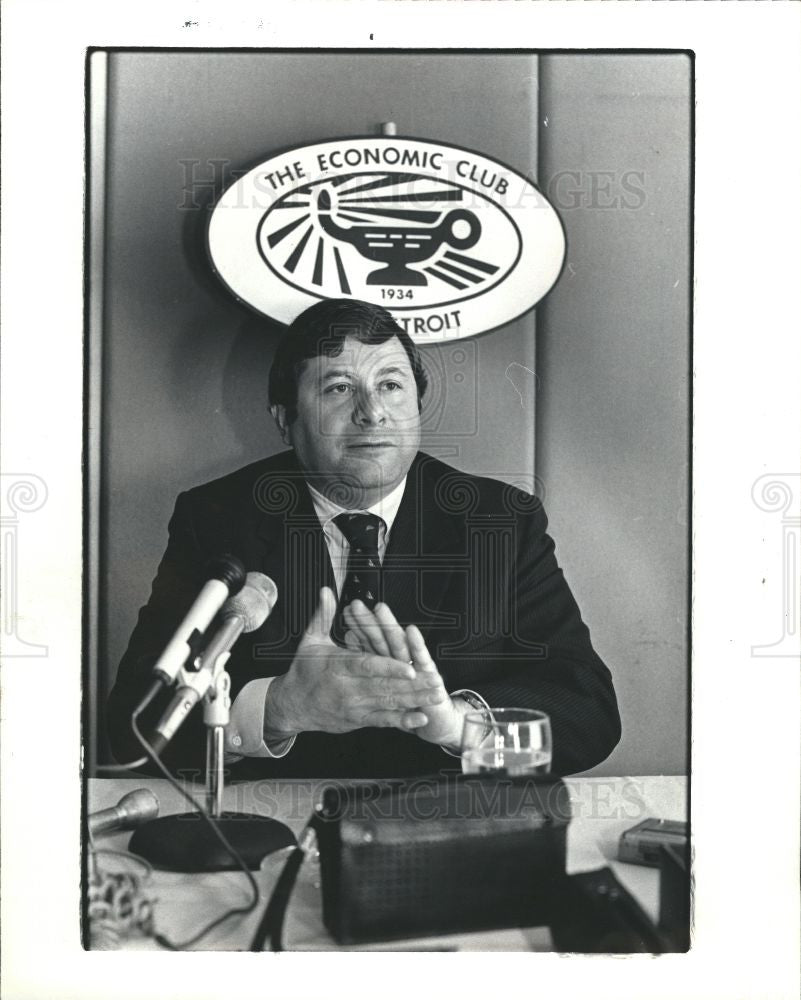 1982 Press Photo Michael Evans Speaker at Detroit Econ - Historic Images