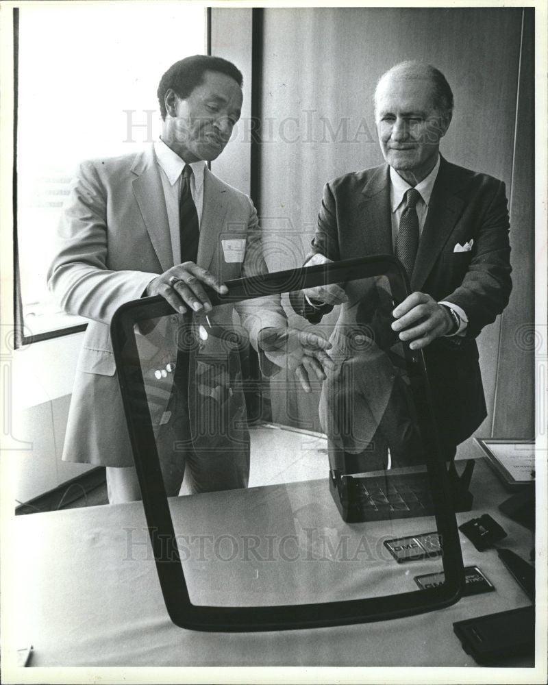 1984 Press Photo Bernard Gilreath Manufacturing GM - Historic Images