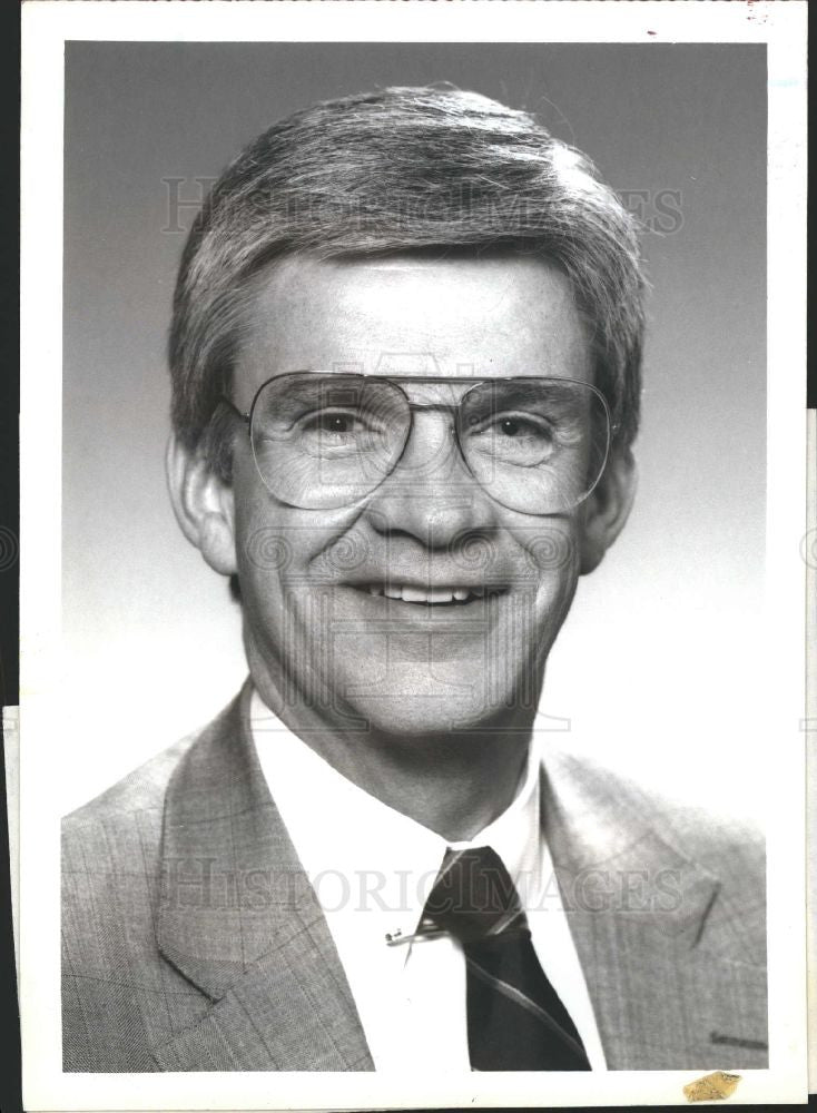 1987 Press Photo Allan D Gilmour Executive VP CFO Ford - Historic Images