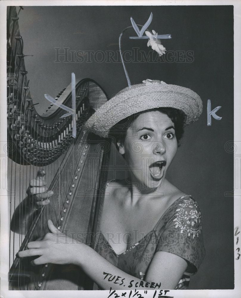 1955 Press Photo Sue Evans Comedienne Harpist Harp - Historic Images