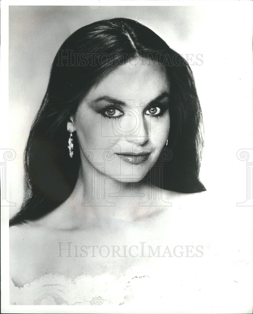 1987 Press Photo Crystal Gayle Budweiser Downtown - Historic Images