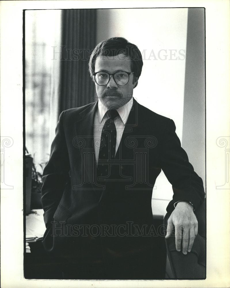 1972 Press Photo Steve Gasper investment columnist. - Historic Images