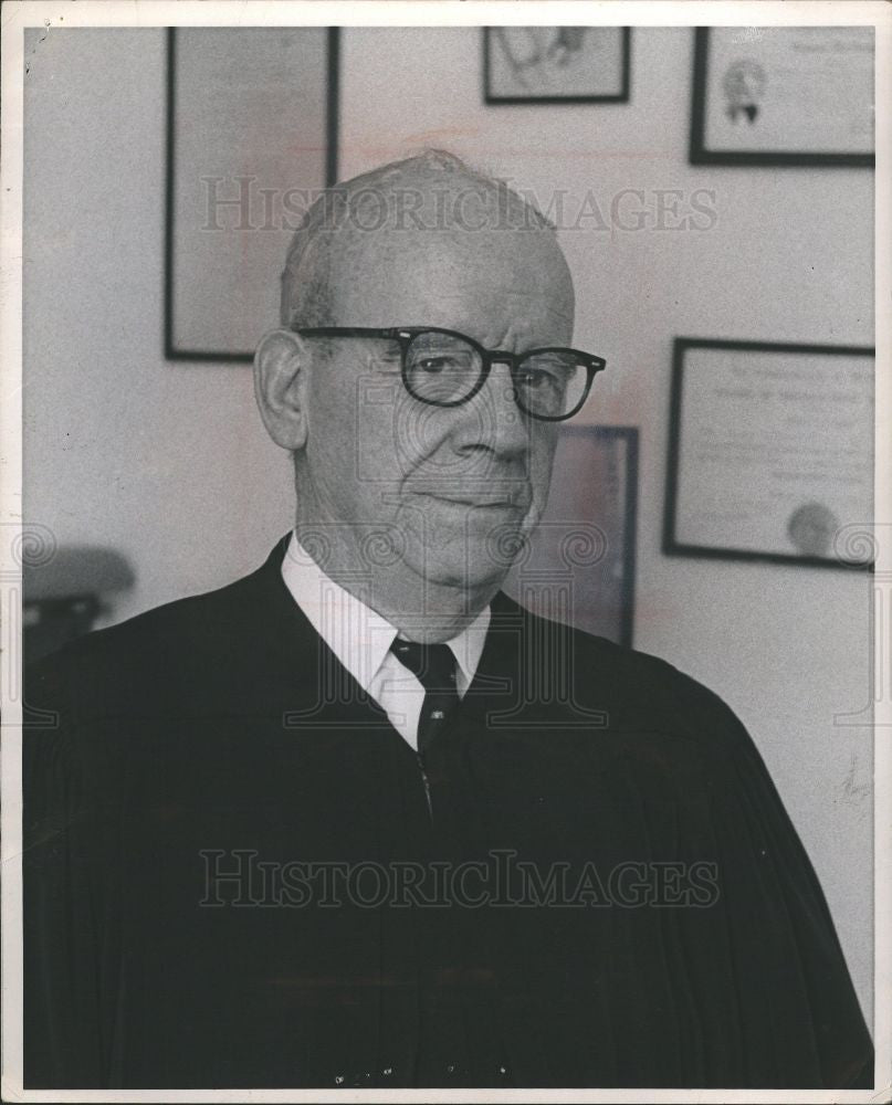 1964 Press Photo Detroit Judge Joseph A Gillis - Historic Images