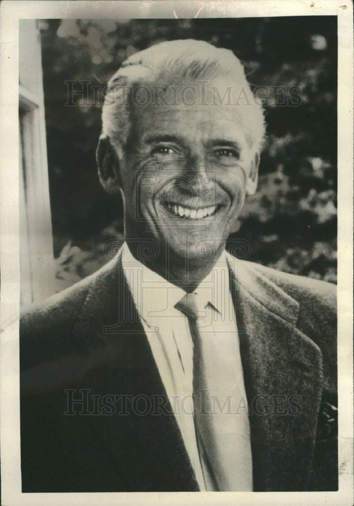 1972 Press Photo Douglas Fairbanks Jr. Actor - Historic Images