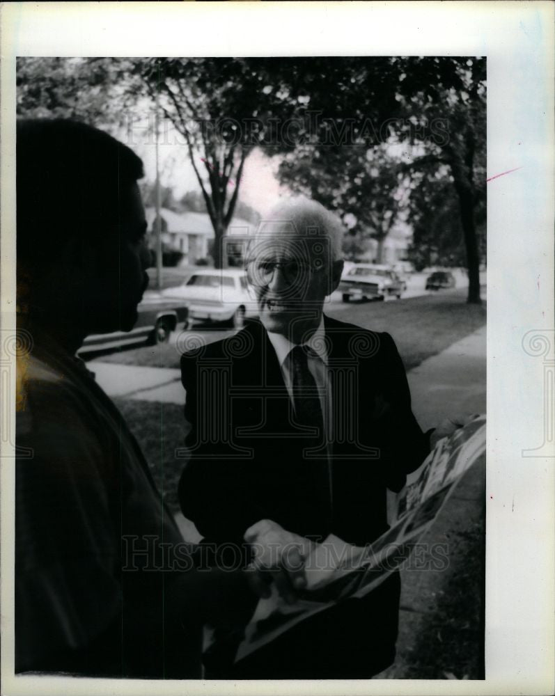 1989 Press Photo Charles Costa Mayoral Candidate Vote - Historic Images