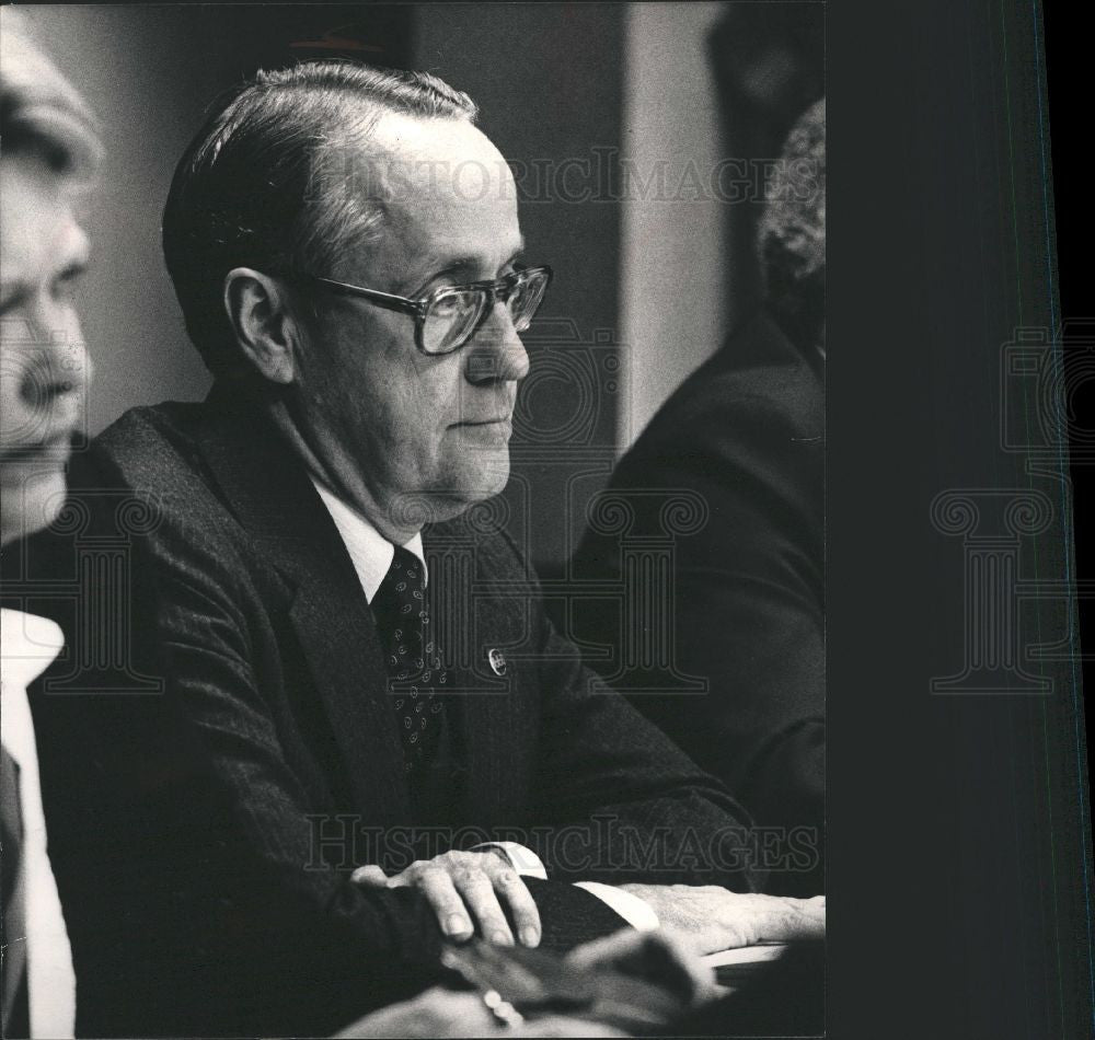 1988 Press Photo Howard Face Chief Economist - Historic Images