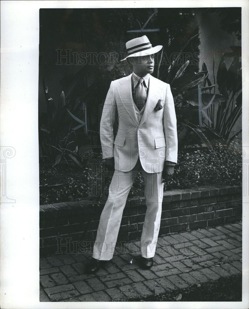 1955 Press Photo Bill Blass White Linen suits $65 - Historic Images