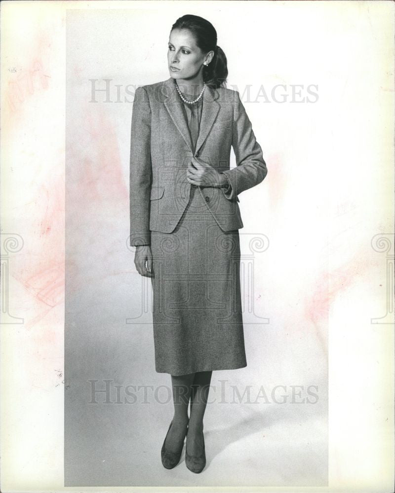 1970 Press Photo Virgo Fashion Blue Gray Suit Blouse - Historic Images