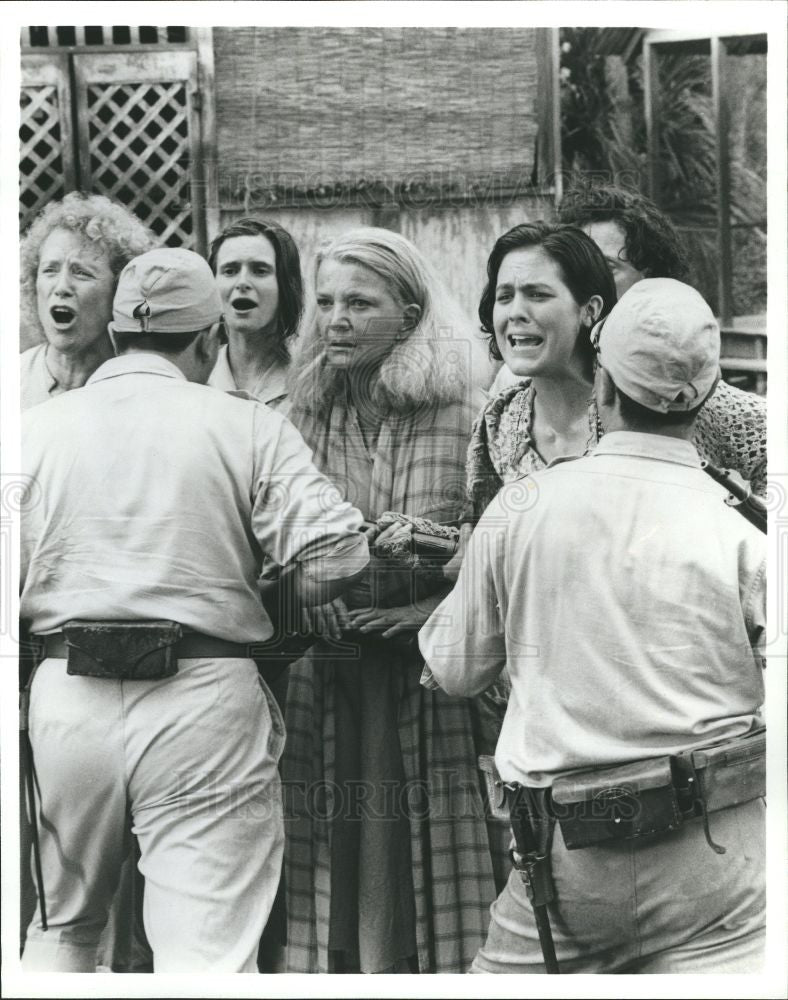 1993 Press Photo Annabeth Gish Gena Rowlands Silent NBC - Historic Images