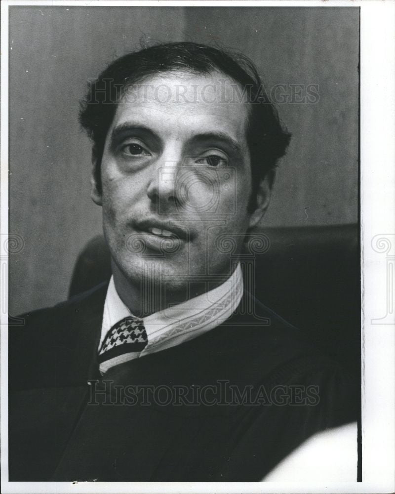 1976 Press Photo Judge William Giovan Circuit Court - Historic Images
