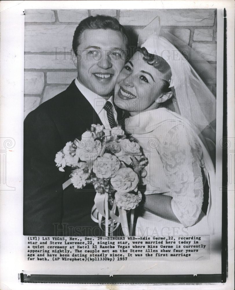 1957 Press Photo Edie Gorme Steve Lawrence singers wed - Historic Images