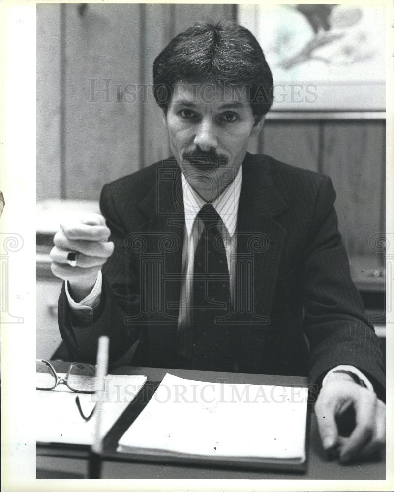 1985 Press Photo Thomas Gondek Township Treasurer - Historic Images