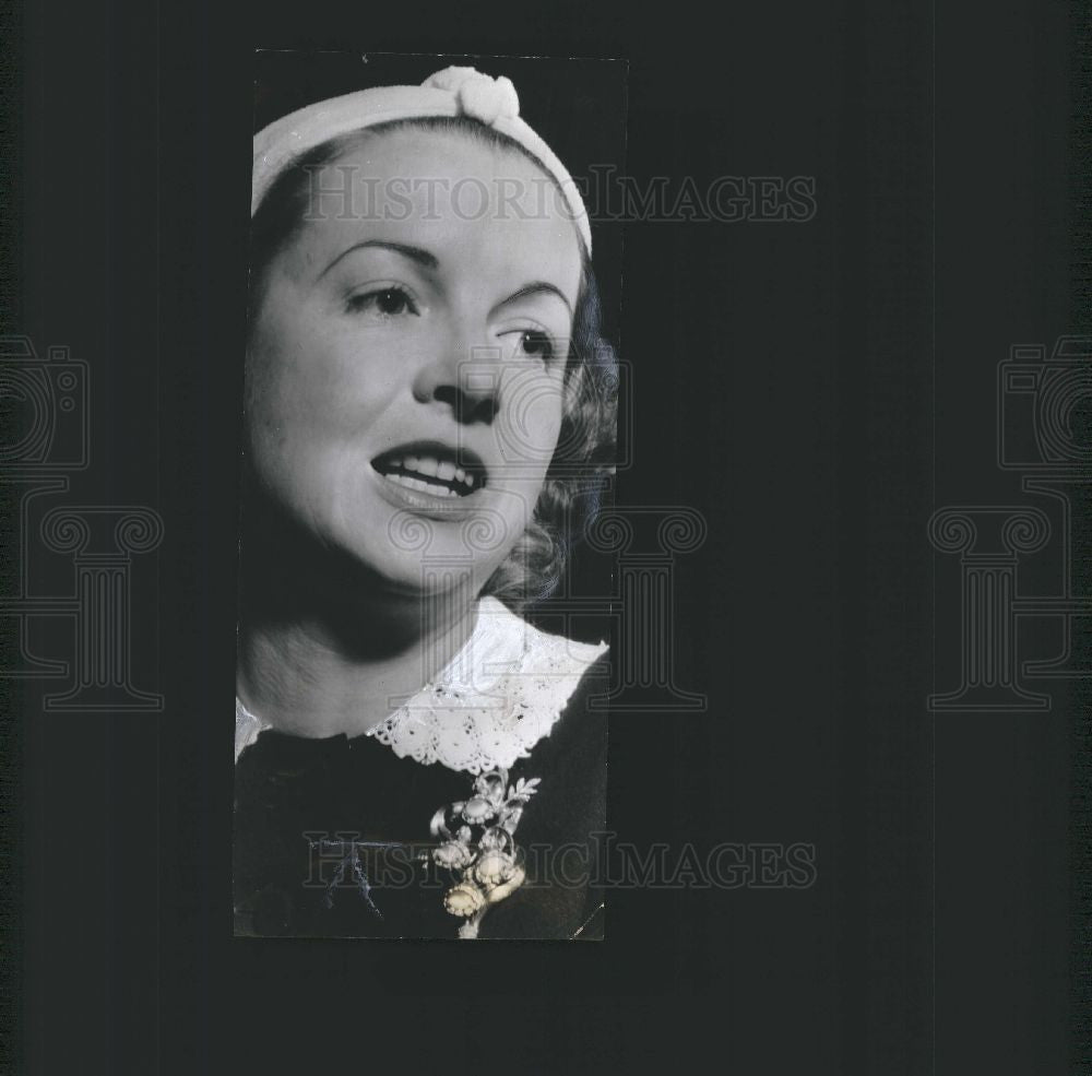 1940 Press Photo Mrs. Christine C.L. Cortez, actress - Historic Images