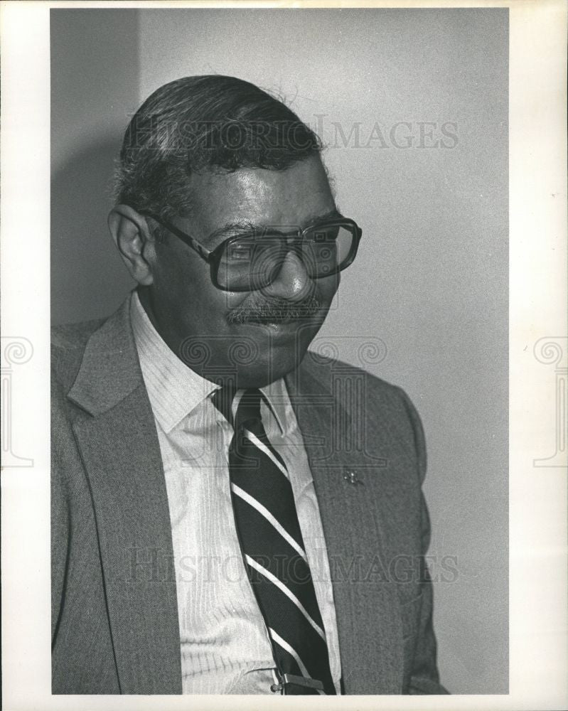 1990 Press Photo Raphael Cortada College President - Historic Images
