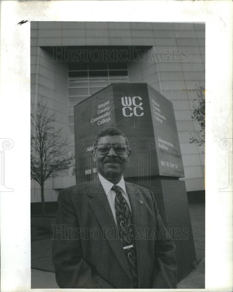1991 Press Photo Rafael Cortada president Wayne College - Historic Images