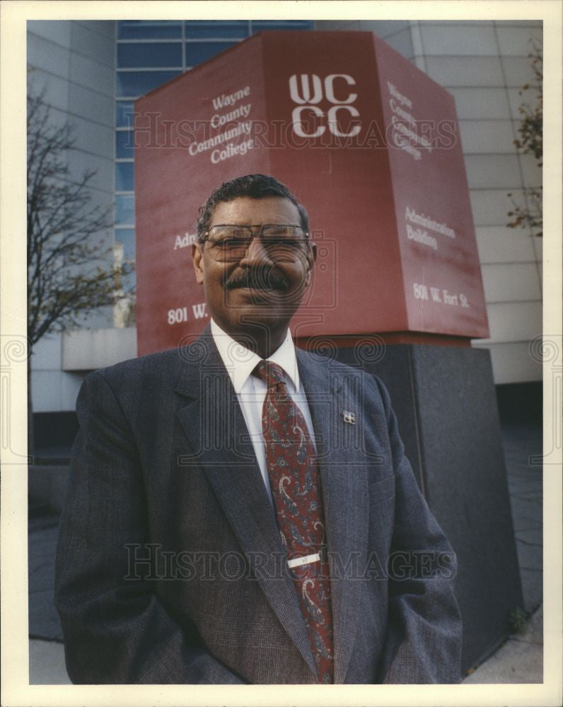 1993 Press Photo Rafael Cortada Wayne County College - Historic Images