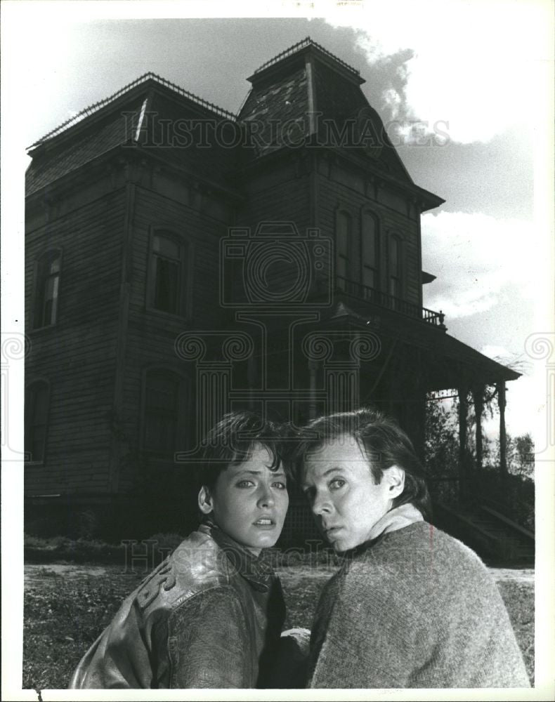 1987 Press Photo Bud Cort Lori Petty Bates Motel Movie - Historic Images