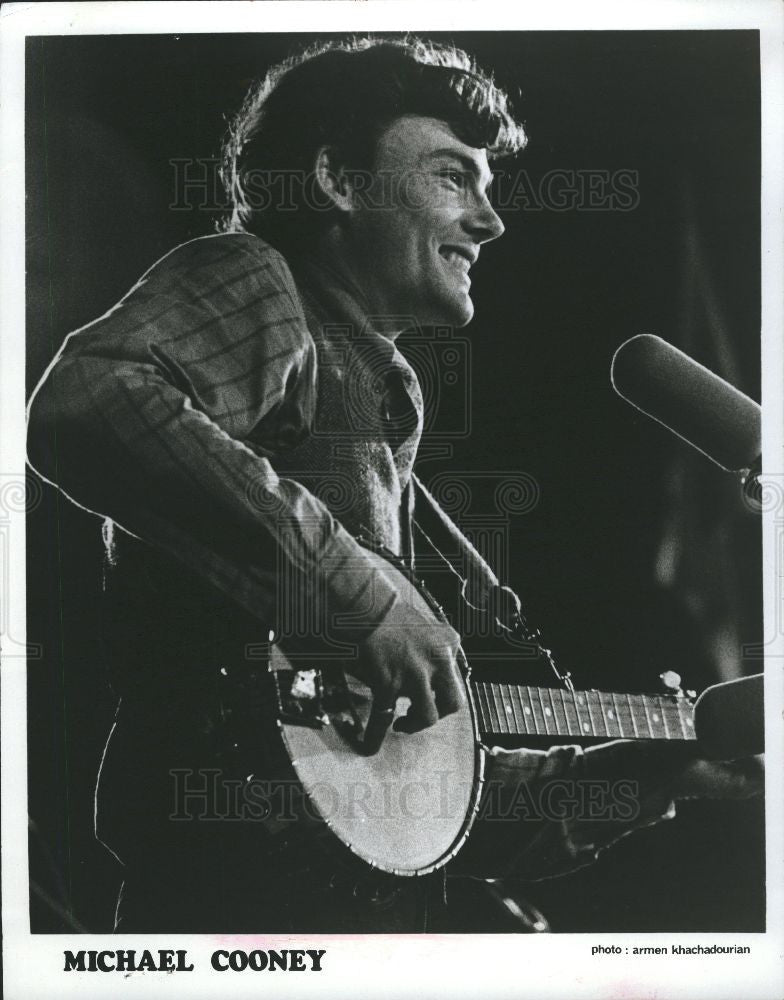 1971 Press Photo Michael Cooney Folk Singer Concert - Historic Images