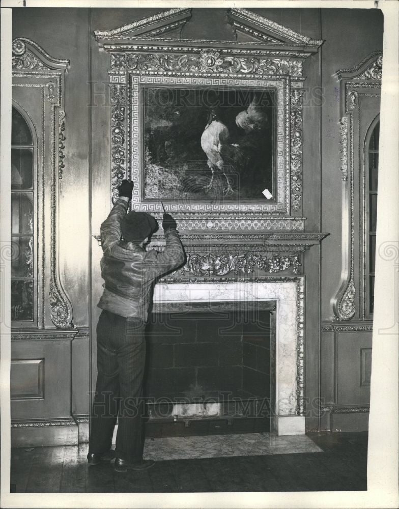 1944 Press Photo OIL PAINTINGS Fireplaces Mantlepieces - Historic Images