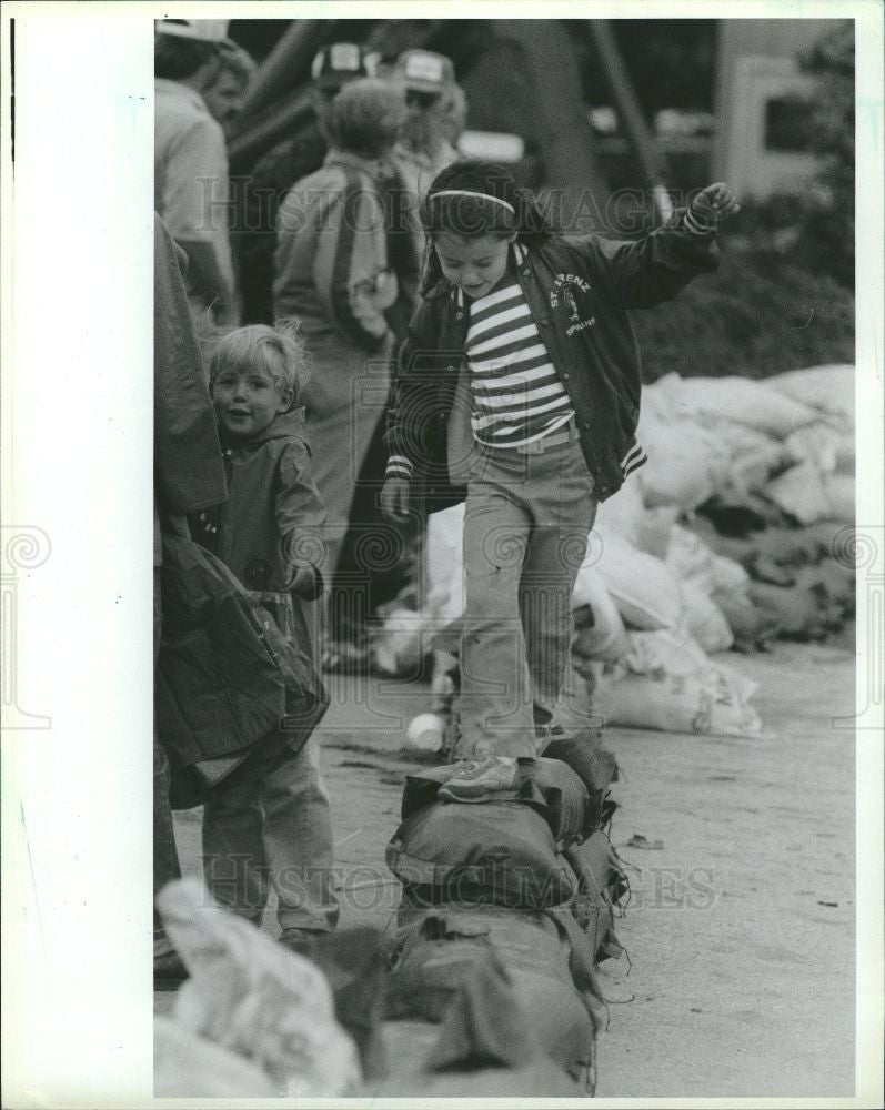 1986 Press Photo Emilie Deterding Flood Frankenmuth - Historic Images