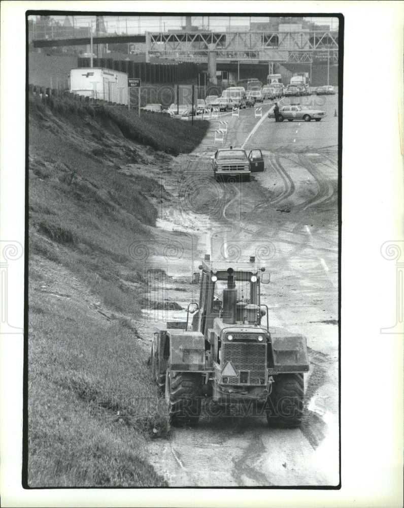 1985 Press Photo I-475 Flint Flood Flooding Mudslide - Historic Images