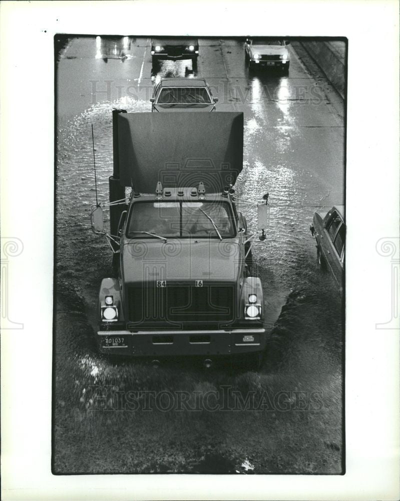 1985 Press Photo Flooding Flood Davison Freeway Detroit - Historic Images