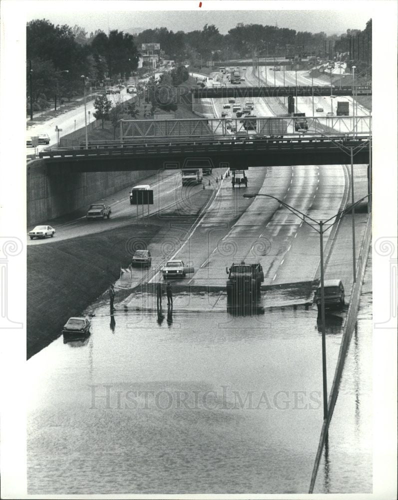 1981 Press Photo Flood - Historic Images