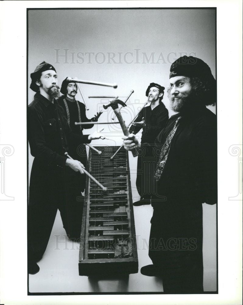 1989 Press Photo Flying Karamazov Brothers - Historic Images