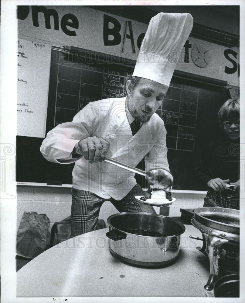 1974 Press Photo Milos Cihelka Chef - Historic Images