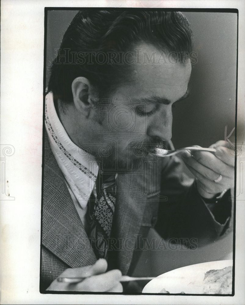 1974 Press Photo Milos Cihelka chocolate cake tasting - Historic Images
