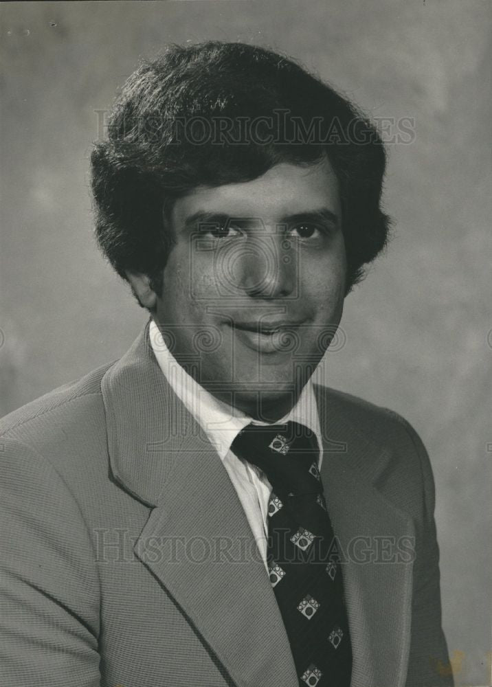 Press Photo Businessman Portrait Suit - Historic Images