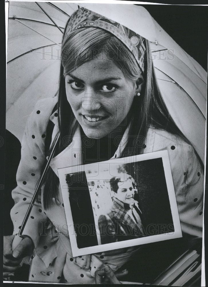 1976 Press Photo From campus queen - Historic Images