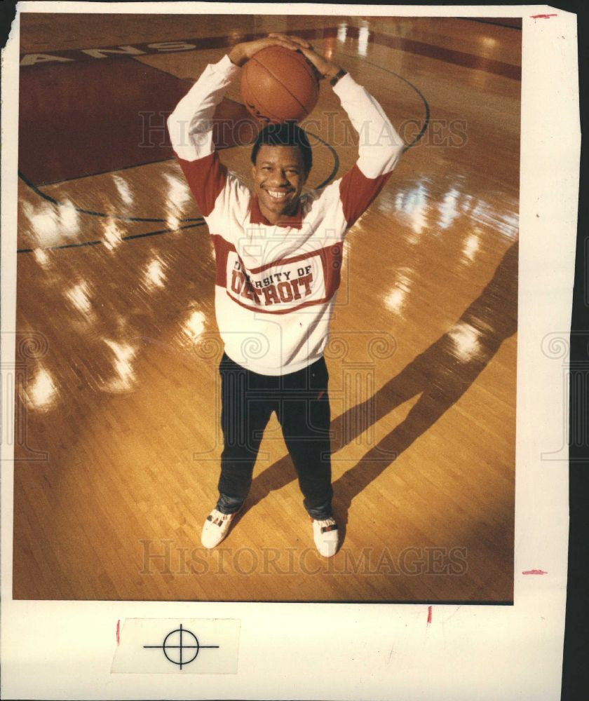 1988 Press Photo BASKETBALL HOCKEY COACH RICKY BYRD - Historic Images