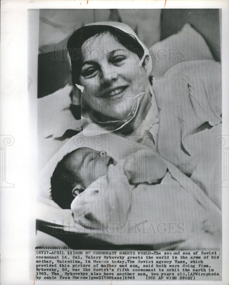 1965 Press Photo cosmonaut Valery Bykovsky birth son - Historic Images